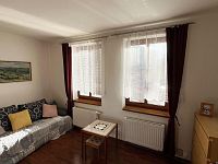 Prostorný rodinný dům s garáží a kvelbeným sklepem v centru městyse Drnholec - 06.jpg