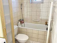 Prostorný rodinný dům s garáží a kvelbeným sklepem v centru městyse Drnholec - 09.jpg