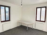 Prostorný rodinný dům s garáží a kvelbeným sklepem v centru městyse Drnholec - 10.jpg