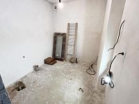 Prostorný rodinný dům s garáží a kvelbeným sklepem v centru městyse Drnholec - 13.jpg