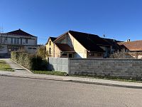 Prostorný rodinný dům s garáží a kvelbeným sklepem v centru městyse Drnholec - 6EE3FC4D-D18F-40EE-8187-A5E129A12D44_1_102_o.jpeg