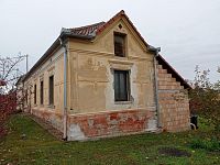 Prostorný rodinný dům s garáží a kvelbeným sklepem v centru městyse Drnholec - IMG_20251103_105933.jpg