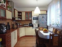 Pronájem bytu 4+kk s prosklenou lodžií v prvním nadzemním podlaží panelového domu v Mikulově - IMG_20251127_151003.jpg