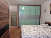 Pronájem bytu 4+kk s prosklenou lodžií v prvním nadzemním podlaží panelového domu v Mikulově - IMG_20251127_151448.jpg