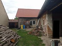 Rodinný dům s rozlehlou zahradou v centru městyse Drnholec. - IMG_20260617_150758.jpg