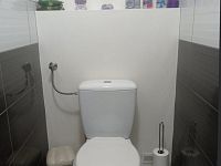 Rodinný dům s rozlehlou zahradou v centru městyse Drnholec. - IMG_20260617_151542.jpg