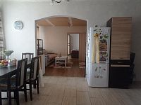 Rodinný dům s rozlehlou zahradou v centru městyse Drnholec. - IMG_20260617_151759.jpg