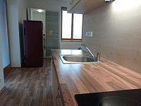 Dlouhodobý pronájem bytu 1+kk s balkonem a zastřešeným parkovacím místem v Mikulově. - IMG_20251217_104023.jpg