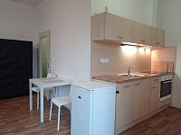 Dlouhodobý pronájem bytu 1+kk s balkonem a zastřešeným parkovacím místem v Mikulově. - IMG_20251217_104450.jpg