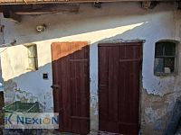 Prodej RD UP 82 m2, pozemek CP 155 m2, Brno-Holásky - Pohled na sklepy ve dvoře