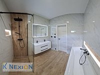 Novostavba RD 5+kk, CP 1.294 m2 Rebešovice - Koupelna s vanou a sprchovým koutem ve 3.NP