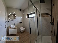 Novostavba RD 5+kk, CP 1.294 m2 Rebešovice - Koupelna se sprochovým koutem a WC ve 2.NP