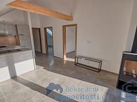 Podkrovní apartmán 3+kk s balkonem | Šumava – Nová Pec | klid, příroda, druhé bydlení - IMG_2435_HDR.jpeg