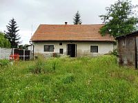 Prodej rodinného domu v Zehubech - dům - pohled z pozemku, dvora