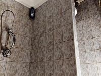 Prodej ubytovny s rozsáhlým pozemkem na okraji Kutné Hory - sociální zařízení v pokoji - sprchový kout, WC, keramické umývadlo