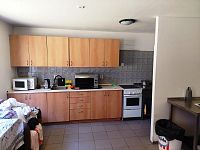 Prodej ubytovny s rozsáhlým pozemkem na okraji Kutné Hory - společenská místnost, kuchyňská linka, jídelna