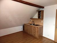 Pronájem atypického bytu 2+kk v blízkosti centra Kutné Hory - 2.jpg