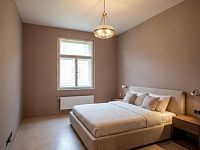 Prodej  bytu 2+kk,  Garáž k bytu – v Top centru města , Praha 1 - loznice.jpg