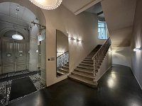 Prodej  bytu 2+kk,  Garáž k bytu – v Top centru města , Praha 1 - recepce vstup