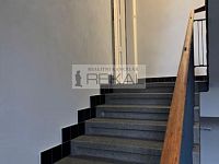Pronájem kanceláří Praha 6 Bubeneč -Vítězné nám - JGP_03_Schodiste.jpg