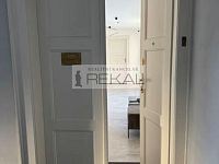 Pronájem kanceláří Praha 6 Bubeneč -Vítězné nám - JGP_04_Vchod_BJ.jpg