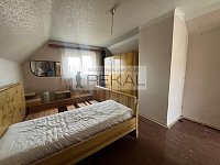 Dům v původní zástavbě  v krátké dojezdové vzdálenosti  na letiště  Praha - IMG_1081.jpeg