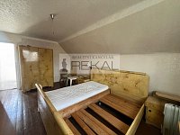 Dům v původní zástavbě  v krátké dojezdové vzdálenosti  na letiště  Praha - IMG_1082.jpeg