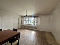 Dům v původní zástavbě  v krátké dojezdové vzdálenosti  na letiště  Praha - IMG_1087.jpeg