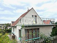 Dům v původní zástavbě  v krátké dojezdové vzdálenosti  na letiště  Praha - IMG_8938.jpg