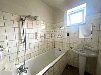 Dům v původní zástavbě  v krátké dojezdové vzdálenosti  na letiště  Praha - IMG_8996.jpg