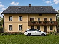 Původní kamenný dům s rozlehlým pozemkem a investičním potenciálem v obci Sezemice - ilustrační foto domu po rekonstrukci