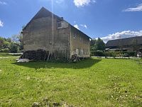 Původní kamenný dům s rozlehlým pozemkem a investičním potenciálem v obci Sezemice - IMG_1523.jpeg