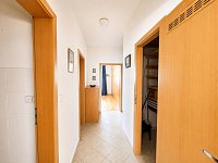 Prodej kompletně zařízeného bytu 3+kk s balkonem a garážovým stáním, 83,6 m², Praha 4 – Kunratice - 0115D983-38B8-400D-9567-66B18CF58A14.jpg