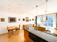 Prodej kompletně zařízeného bytu 3+kk s balkonem a garážovým stáním, 83,6 m², Praha 4 – Kunratice - 55FF2B00-63C1-4CCB-853B-24285A0C3C72.jpg