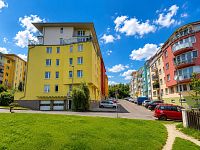 Prodej kompletně zařízeného bytu 3+kk s balkonem a garážovým stáním, 83,6 m², Praha 4 – Kunratice - 8AEDD44E-0987-49CD-8B02-433A3188C96E.jpg