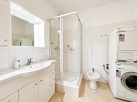 Prodej kompletně zařízeného bytu 3+kk s balkonem a garážovým stáním, 83,6 m², Praha 4 – Kunratice - 98FA738D-6A8E-48C1-937E-90A9B4F4E025.jpg