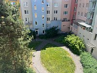 Prodej kompletně zařízeného bytu 3+kk s balkonem a garážovým stáním, 83,6 m², Praha 4 – Kunratice - 9B95D24A-9098-4445-B12C-82D953A75EE5.jpg
