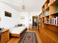 Prodej kompletně zařízeného bytu 3+kk s balkonem a garážovým stáním, 83,6 m², Praha 4 – Kunratice - DC068110-5293-438C-ADE2-3325EE71850D.jpg