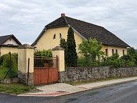 Historický dům s projektem  na druhý dům na pozemku pro samostatné dvougenerační bydlení - C7DD5EC3-EE45-4B0C-8922-A03AC08A9999.jpg