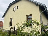 Historický dům s projektem  na druhý dům na pozemku pro samostatné dvougenerační bydlení - IMG_1881.jpeg
