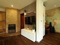 Rodinný dům s rozsáhlými pozemky a vlastním lesem v malebném Podještědí - R63_1380.JPG