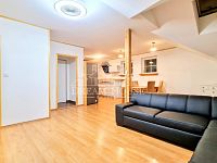 Pronájem podkrovního bytu 4+kk v rodinném domě, 120 m2, Praha-Petrovice, zařízený