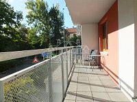 Pronájem bytu 2+kk/T, 57m2, Praha 8 - Libeň, zařízený, šatna