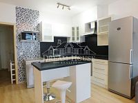 Pronájem bytu 2+kk/T, 57 m2, Praha 8 - Libeň, zařízený, šatna - Foto 3