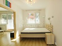 Pronájem bytu 2+kk/T, 57 m2, Praha 8 - Libeň, zařízený, šatna