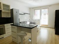 Pronájem bytu 2+kk/T, 57 m2, Praha 8 - Libeň, zařízený, šatna - Foto 4