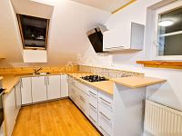 Pronájem podkrovního bytu 4+kk v rodinném domě, 120 m2, Praha-Petrovice, zařízený - Foto 2