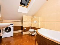 Pronájem podkrovního bytu 4+kk v rodinném domě, 120 m2, Praha-Petrovice, zařízený - Foto 10