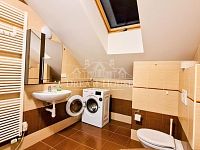 Pronájem podkrovního bytu 4+kk v rodinném domě, 120 m2, Praha-Petrovice, zařízený - Foto 11
