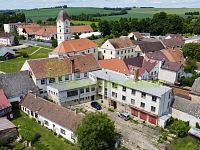 Prodej hotelu s restaurací, Želetava, okr. Třebíč, CP 2.807 m2 - dji_fly_20250605_114642_559_1749117058036_photo_optimized.jpg